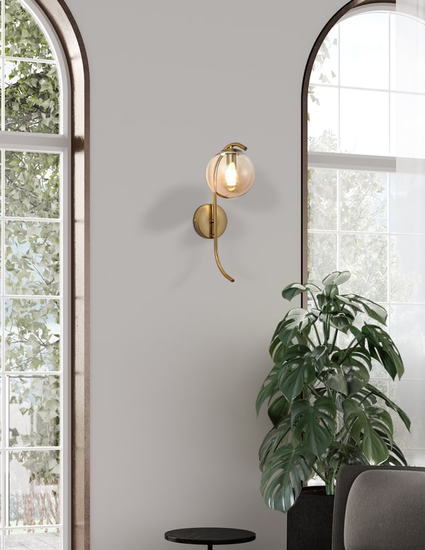 מנורה צמודת קיר בצבע זהב